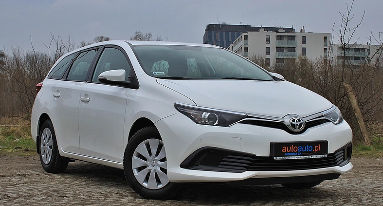 Toyota Auris cena 53899 przebieg: 111600, rok produkcji 2018 z Dębno małe 56